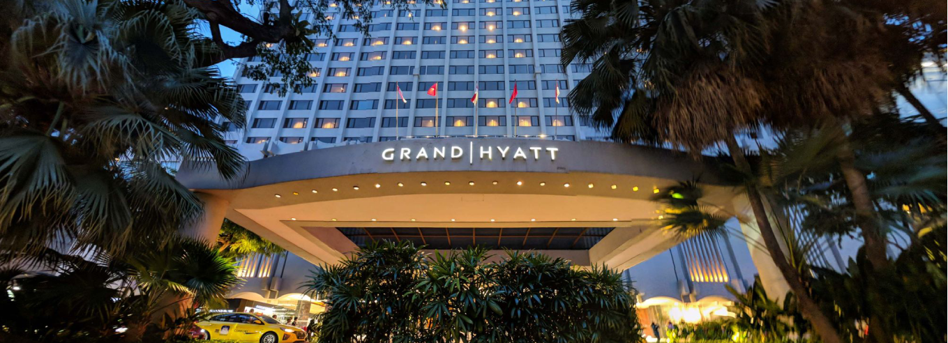 16110238-grand-hyatt-singapore-night_cover_2000x1500